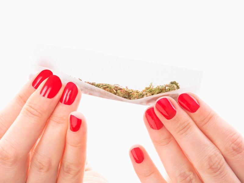 Mladostniki zvijajo joint